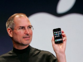 apple reinvents the phone how steve jobs launched the first ever iphone w600 600x450