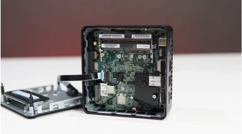 بررسی کامپیوتر کوچک Intel NUC11 PAHi5